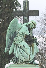 Engelsgestalt auf dem Friedhof in Hof (Foto K.B.)