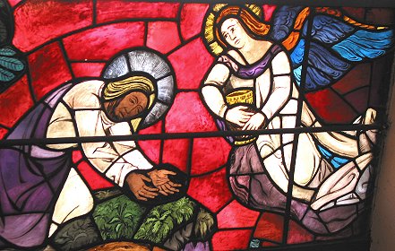 Der Engel stärkt Jesus in Gethsemane, Glasfenster in der Hospitalkirche